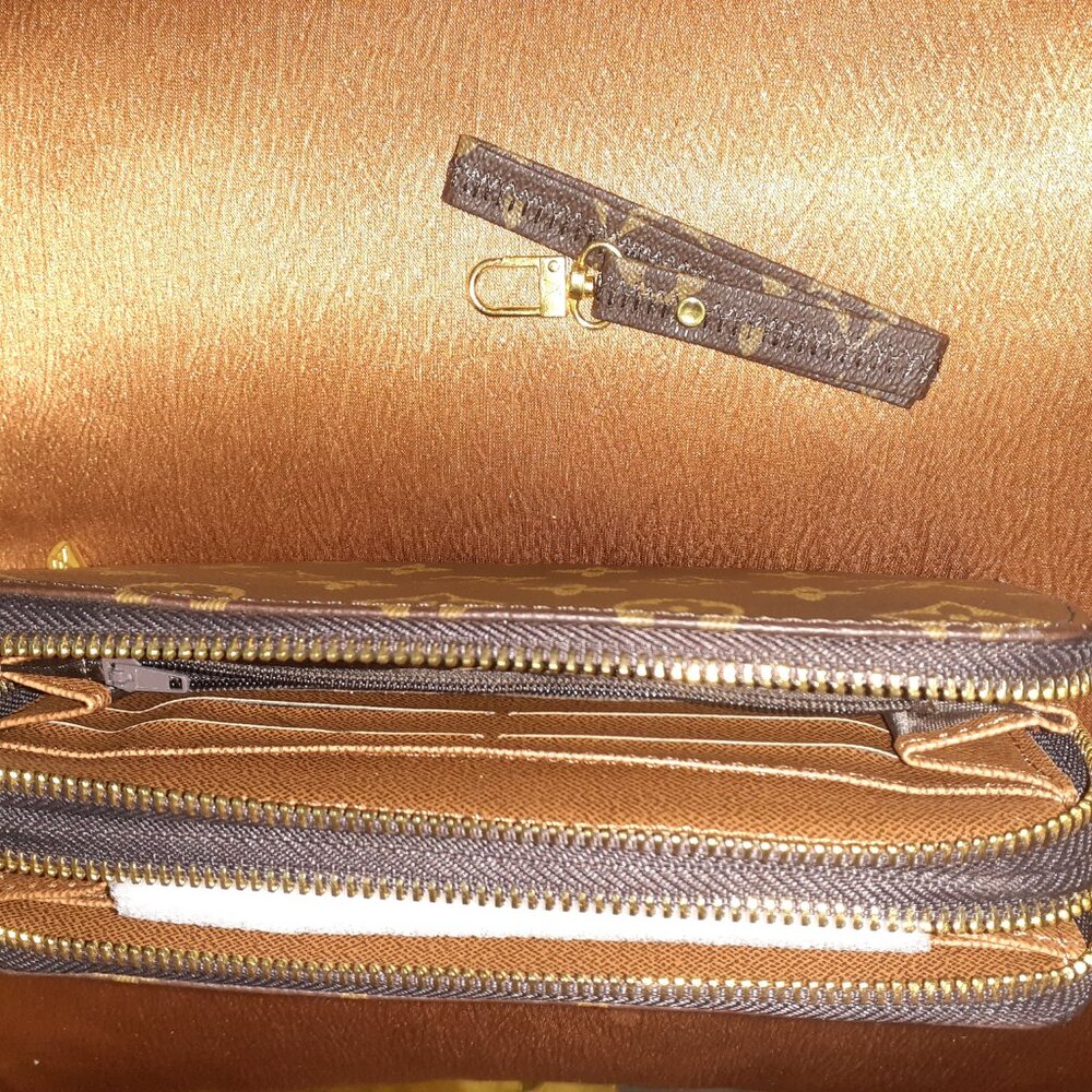 LOUIS VUITTON LV MONOGRAM ZIPPY WALLET - Picture 8 of 10